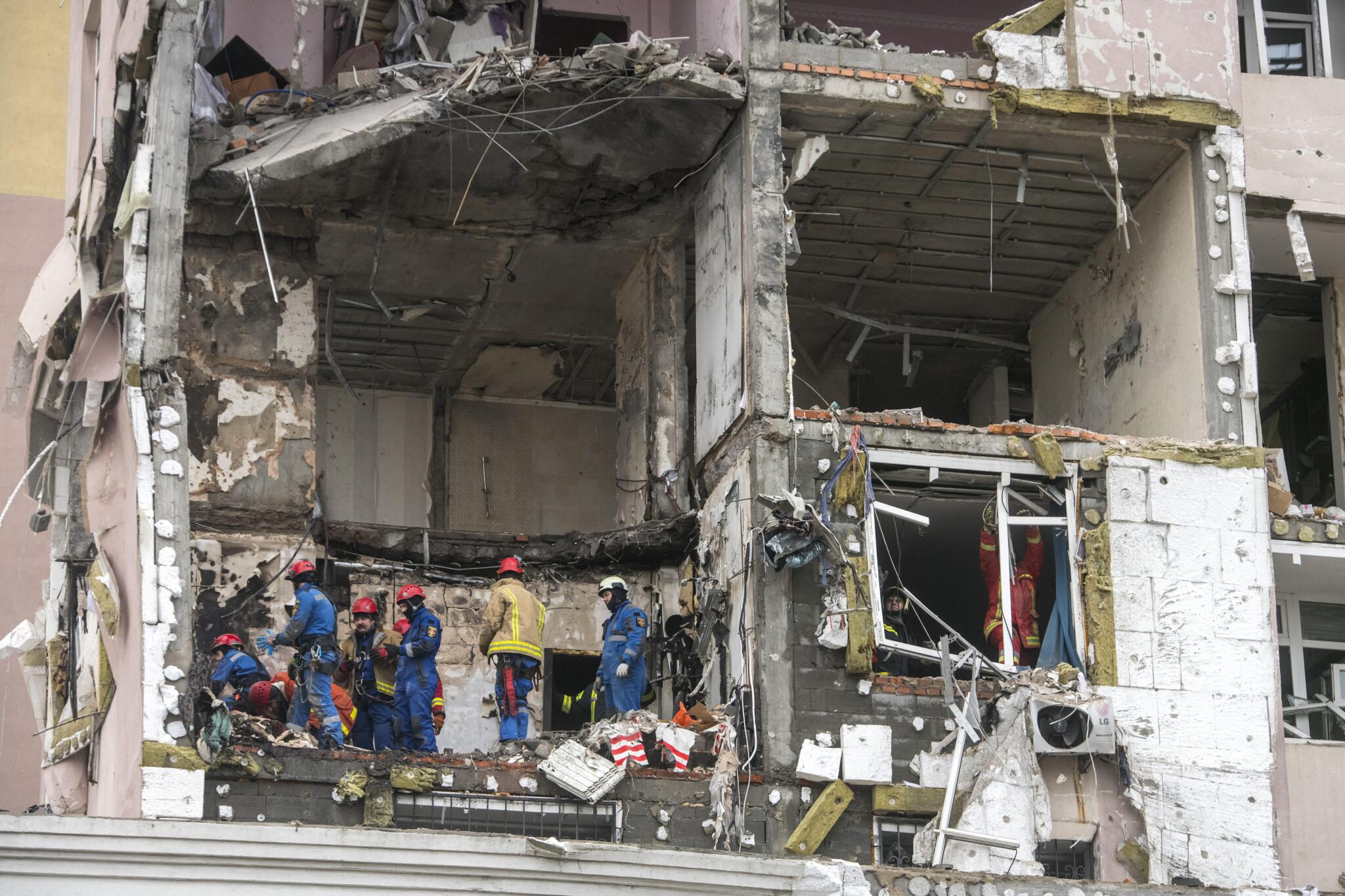 DEATH TOLL FROM RUSSIA’S MASSIVE UKRAINE ATTACK RISES TO AT LEAST 21 AS RESCUERS SEARCH PRYLUKY RUINS