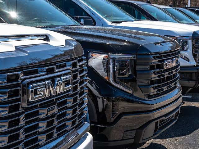 GENERAL MOTORS PROFIT JUMPS 22% AS AMERICANS KEEP BUYING EXPENSIVE PICKUP TRUCKS AND SUVS DESPITE HIGHER COSTS