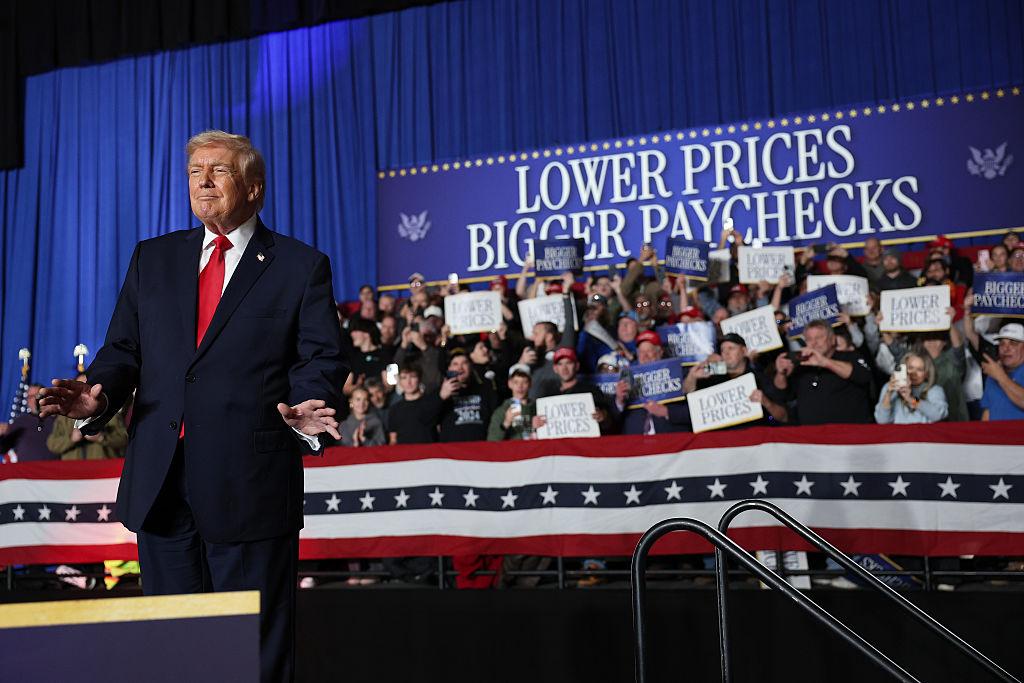 TRUMP HEADS TO IOWA AS REPUBLICANS FACE UNEXPECTEDLY TOUGH ELECTION BATTLES IN FORMER STRONGHOLD