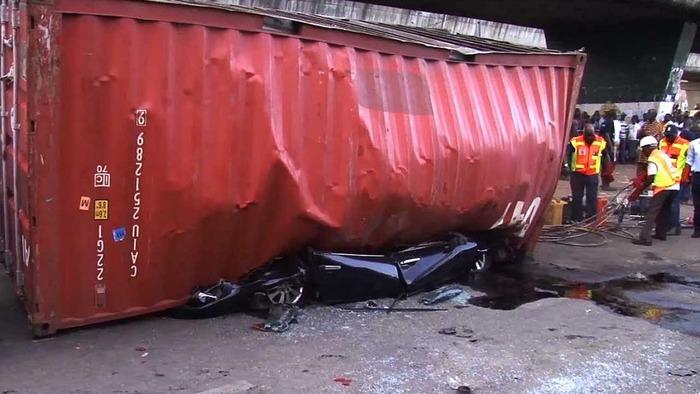 MOTHER AND CHILD KILLED AS TWO CONTAINER TRUCKS OVERTURN IN LAGOS